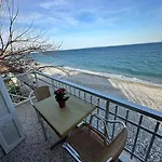 Apartment Grekou In The Waves