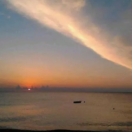 Grekou In The Waves * Leonídion