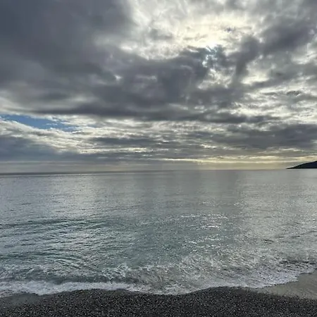 Grekou In The Waves Leonídion