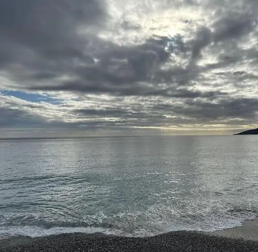 Grekou In The Waves Leonídion