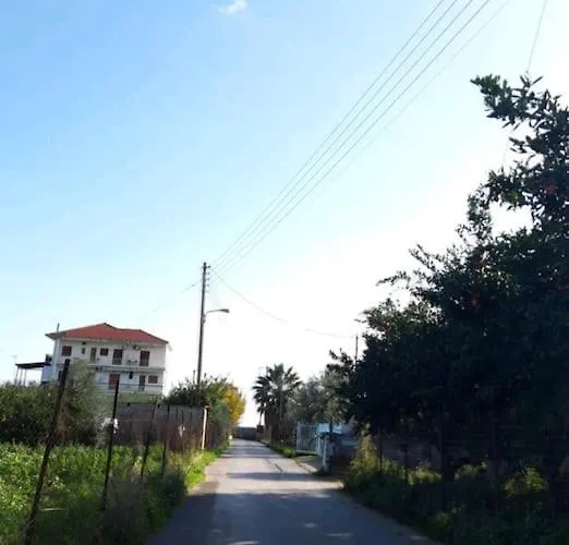 Grekou In The Waves * Leonídion